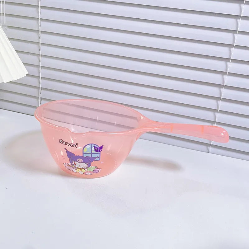 New cartoon Hello Kitty household kitchen water scoop Large plastic hair washing shower spoon portable transparent water spoon