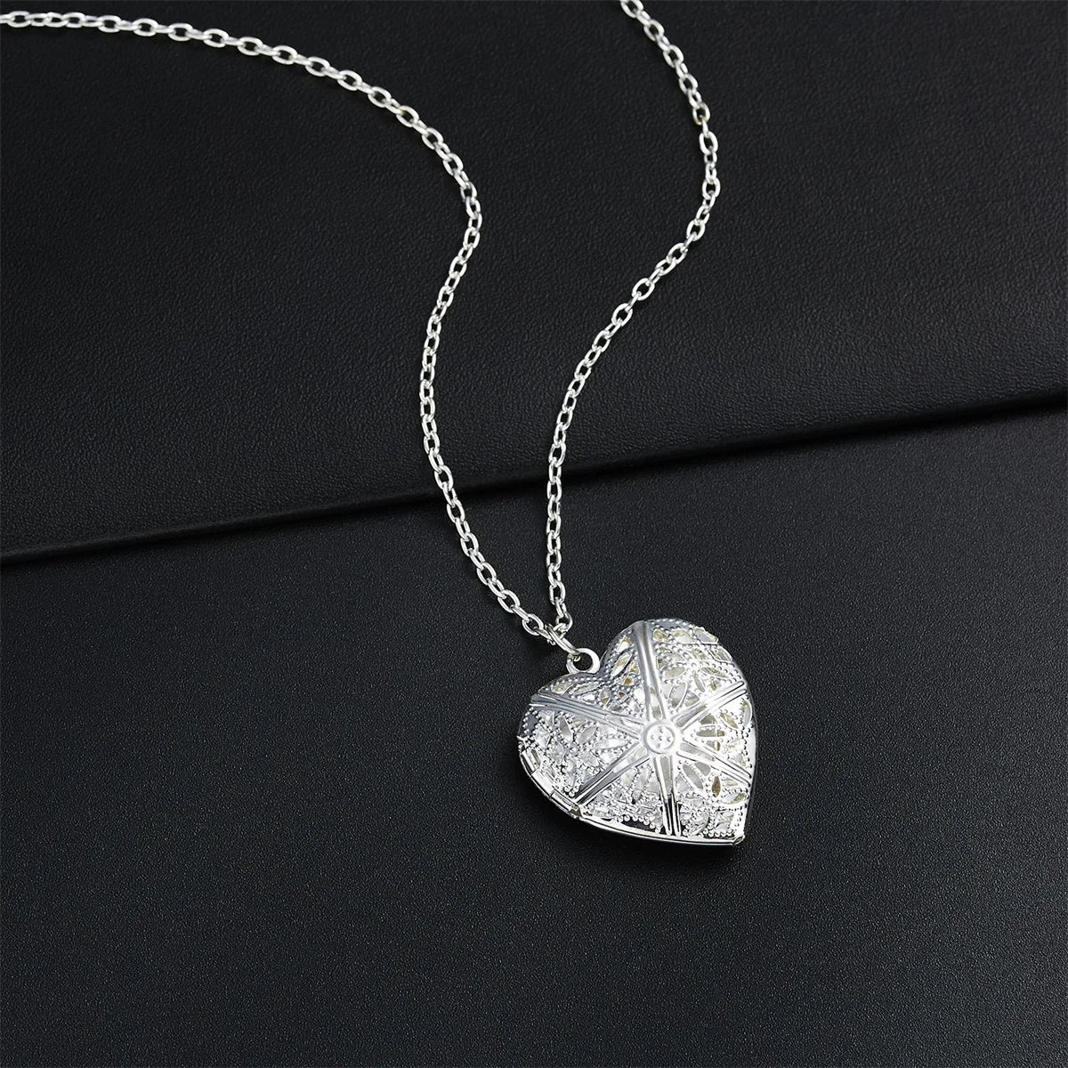 Silver Color Love Heart Photo Frame Pendant Necklace For Women I Love You Flower Pattern Heart Openable Locket Necklace Jewelry