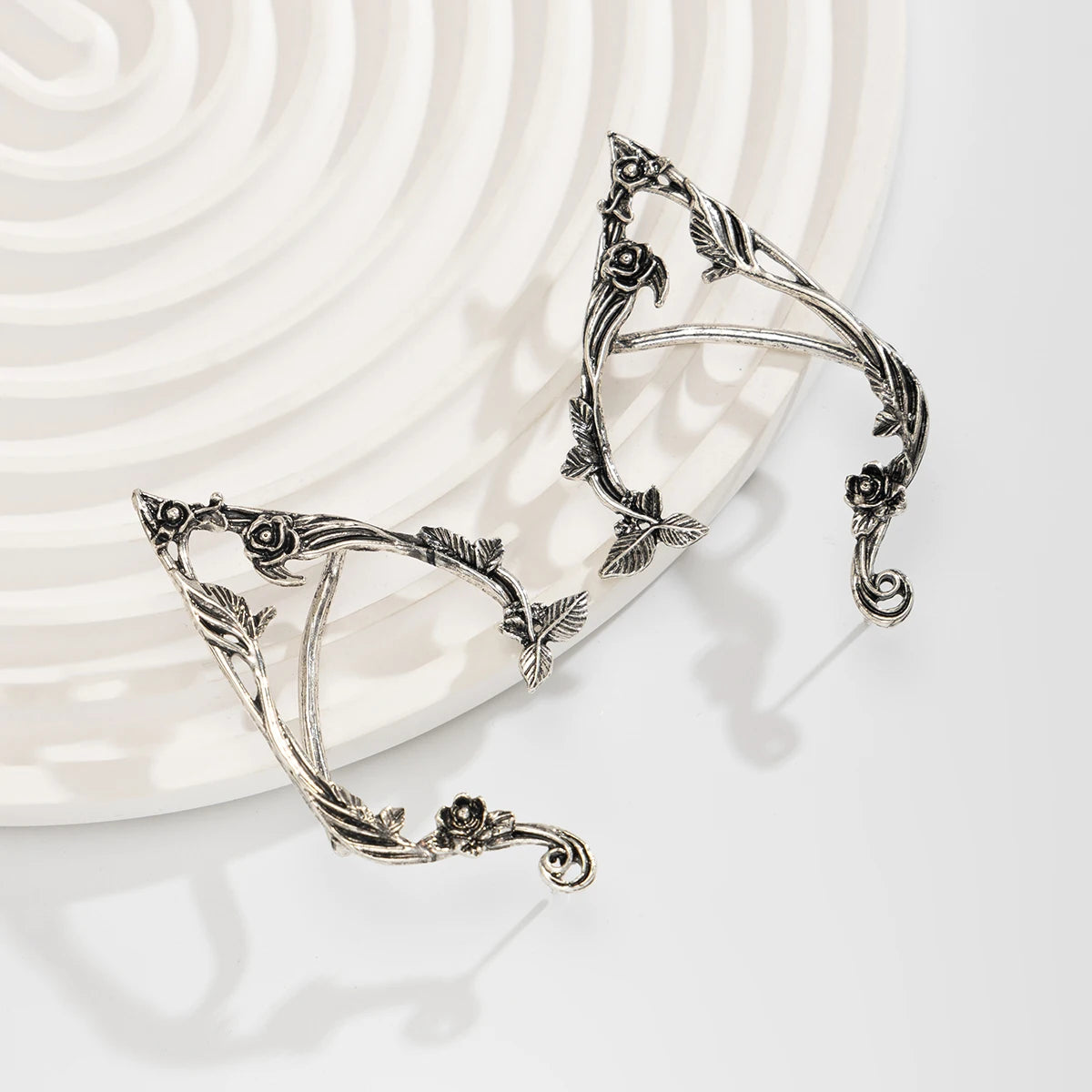Ingemark 1Pair Goth Fairy Elf Ear Cuff Earrings Women Fashion Statement Vintage Piercing Clip Earring Halloween Party Jewelry