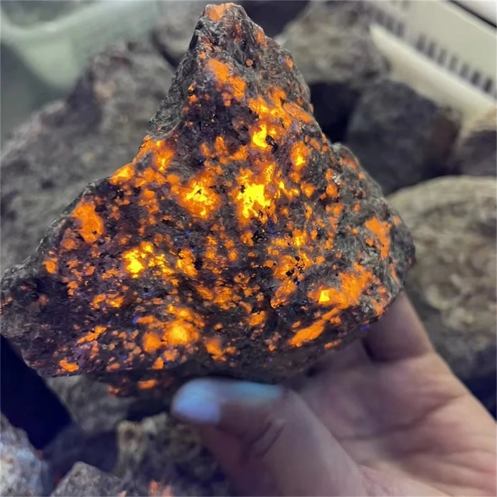 Healing natural sodalite yooperlites rough stone glittery healing crystal raw yooperlite stone for decoration