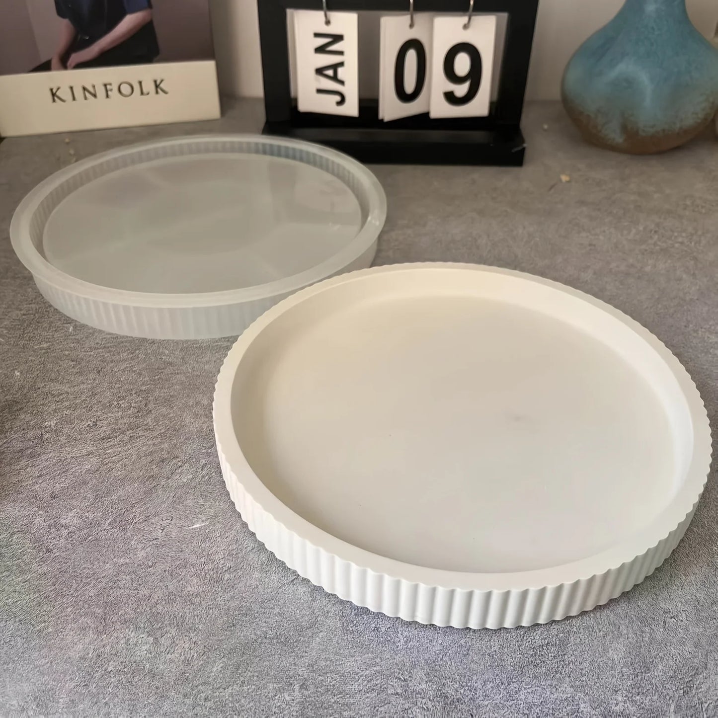 1pc Striped Round Tray Decorative Storage Tray Planter Base Silicone
