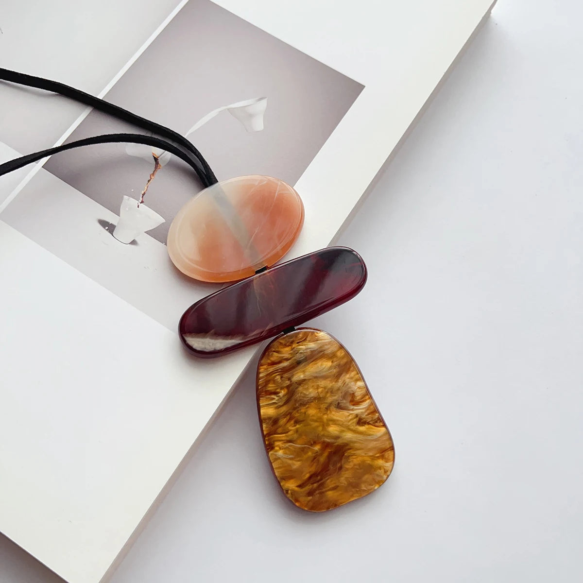 Fashion simple retro Bohemian style acrylic resin irregular personality pendant long autumn winter sweater chain necklace women