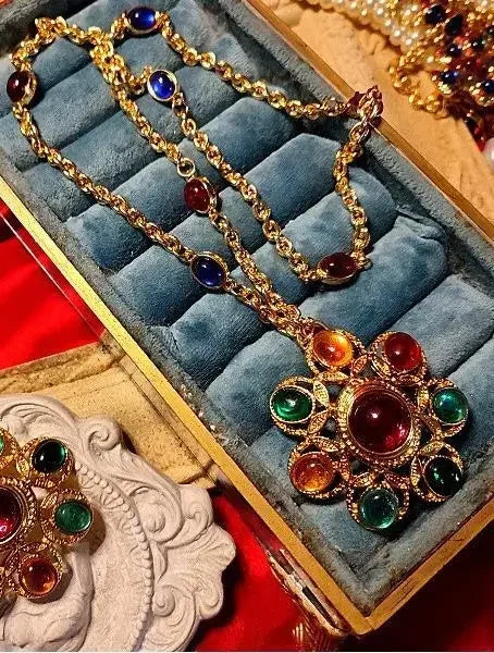 2023 Ornament Mid-Ancient Baroque Glaze Colored Gems Flower Brooch Necklace Sweater Chain Clavicle Chain Necklace Set