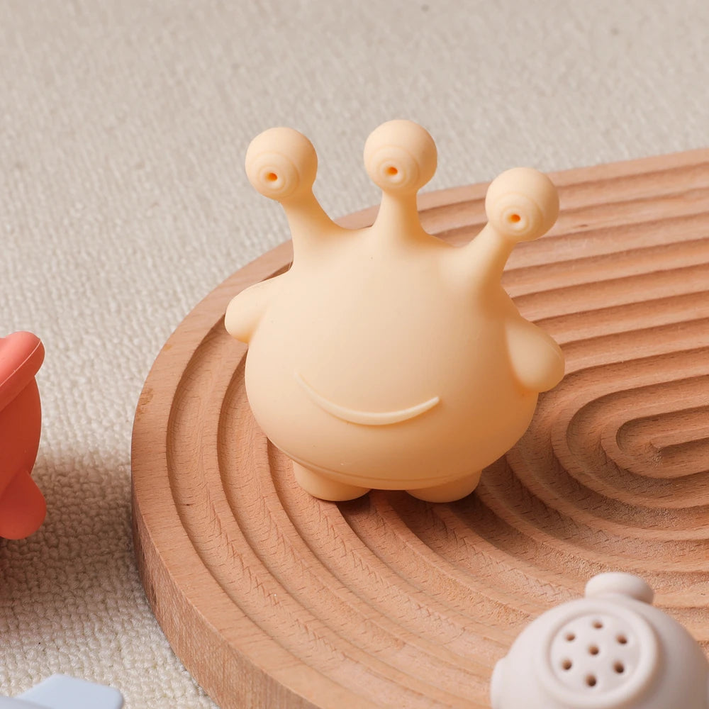 Children's Bath Toys Silicone Space Water Spray Pinch Toys Early Education Intelligence Baby Water Bathtub Bathroom Toys Set