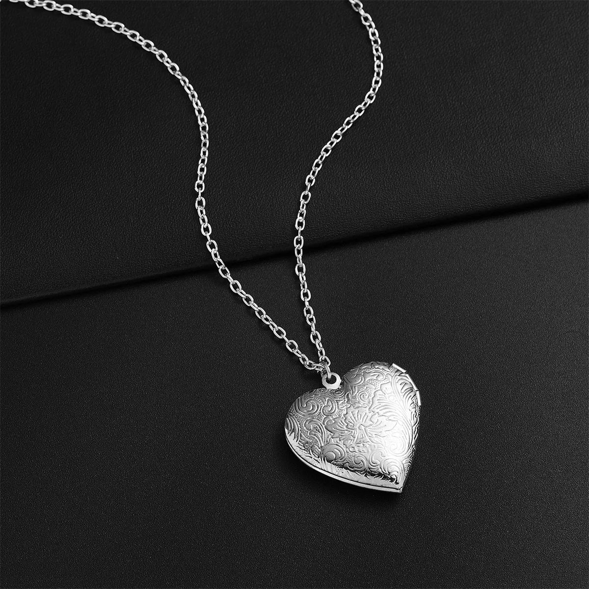 Silver Color Love Heart Photo Frame Pendant Necklace For Women I Love You Flower Pattern Heart Openable Locket Necklace Jewelry